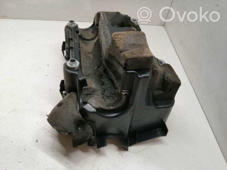 Volkswagen Golf VI Intake resonator 03C145650