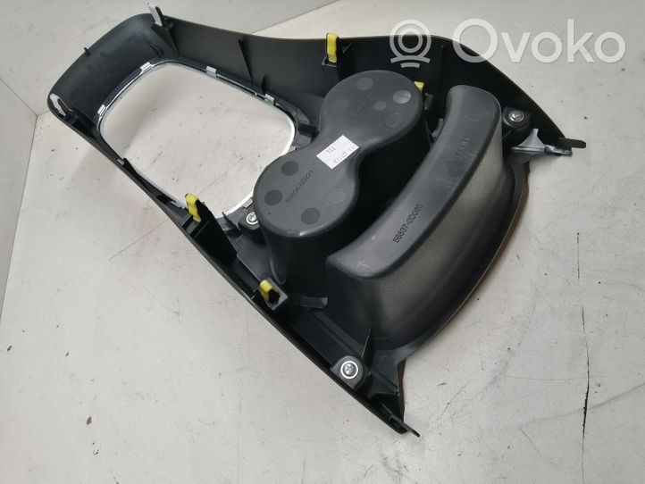 Toyota Yaris Autres éléments de console centrale MOU021398