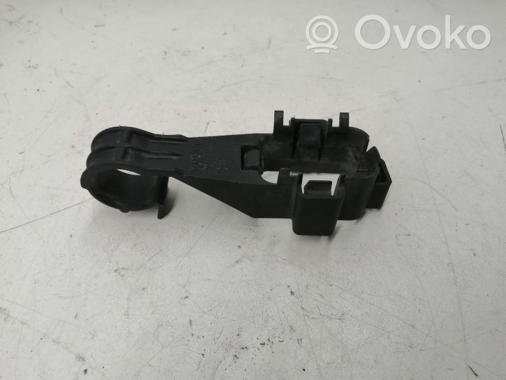 Volvo XC70 Wspornik / Mocowanie obudowy filtra powietrza 30772989