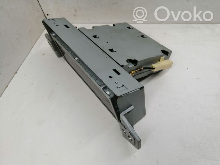 Toyota Avensis T250 Monitor / wyświetlacz / ekran 8611005020