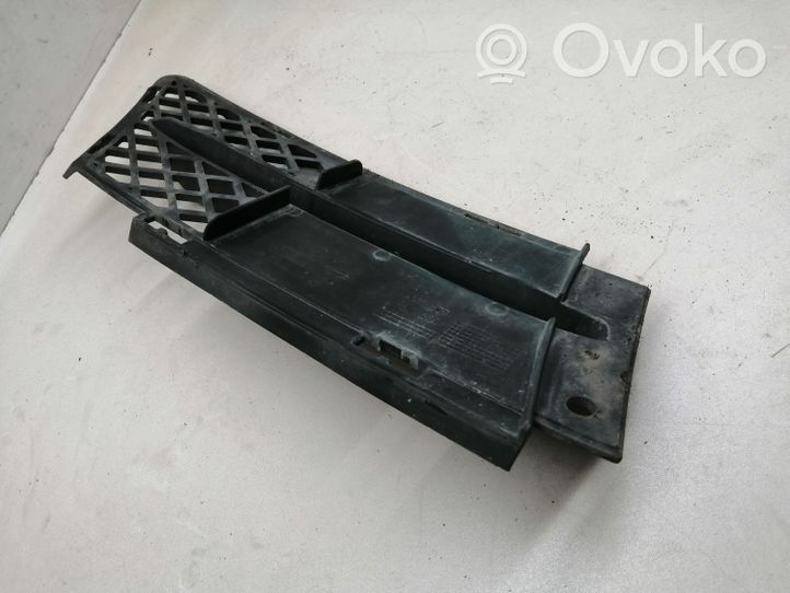 BMW 3 E90 E91 Grille inférieure de pare-chocs avant 51117154551