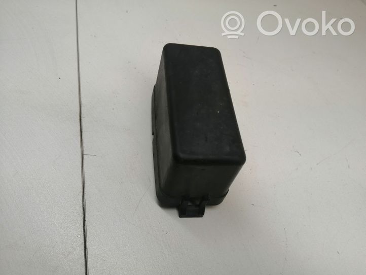 Nissan Qashqai+2 Couvercle de boîte à fusibles 64200049