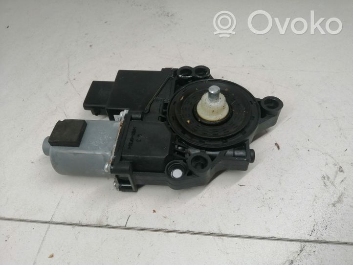 Hyundai i30 Motorino alzacristalli della portiera anteriore 82450A6010