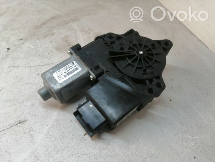 Hyundai i30 Motorino alzacristalli della portiera anteriore 82450A6010