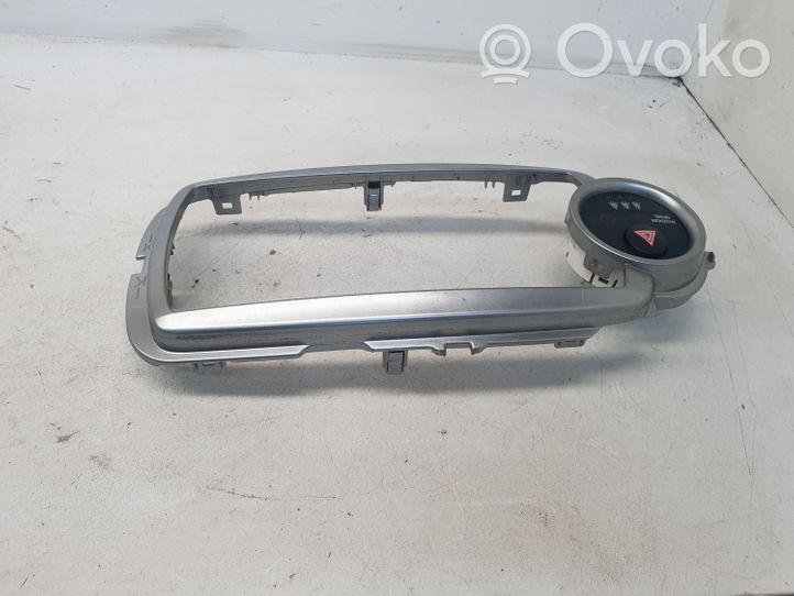 Toyota Yaris Mascherina unità principale autoradio/GPS 864510D010