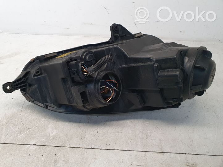 Volkswagen Golf V Lampa przednia 1305235839