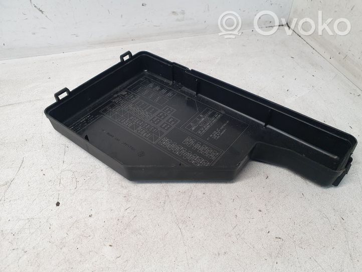 Toyota Prius (XW20) Coperchio scatola dei fusibili 8644YA1