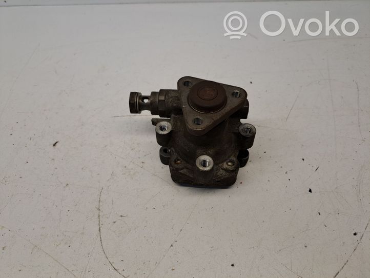 Volkswagen PASSAT B6 Ohjaustehostimen pumppu 3D0145156