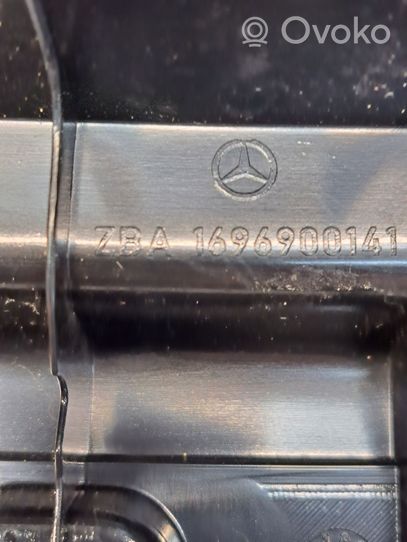 Mercedes-Benz B W245 Bagažinės slenksčio apdaila 1696900141