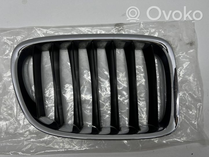 BMW X1 E84 Maskownica / Grill / Atrapa górna chłodnicy 2993308