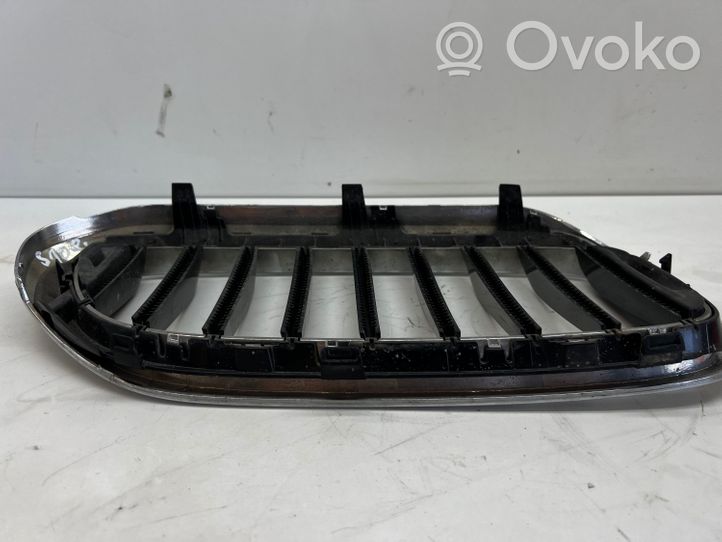 BMW 5 G30 G31 Griglia superiore del radiatore paraurti anteriore 7381901