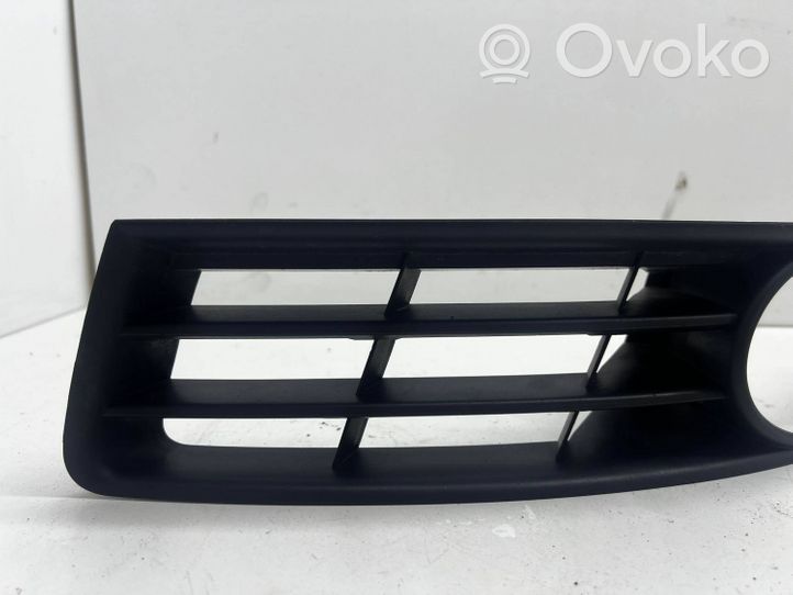 Volkswagen PASSAT B6 Verkleidung Nebelscheinwerfer / Gitter vorne 3C0853665A