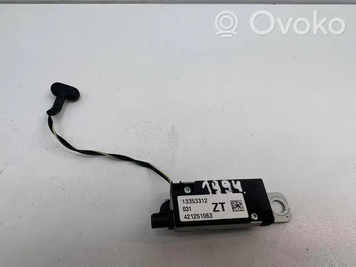 Opel Astra J Antenos stiprintuvas 13353312