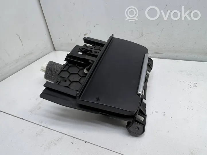 Audi A4 S4 B8 8K Peleninė panelėje 8K0857951