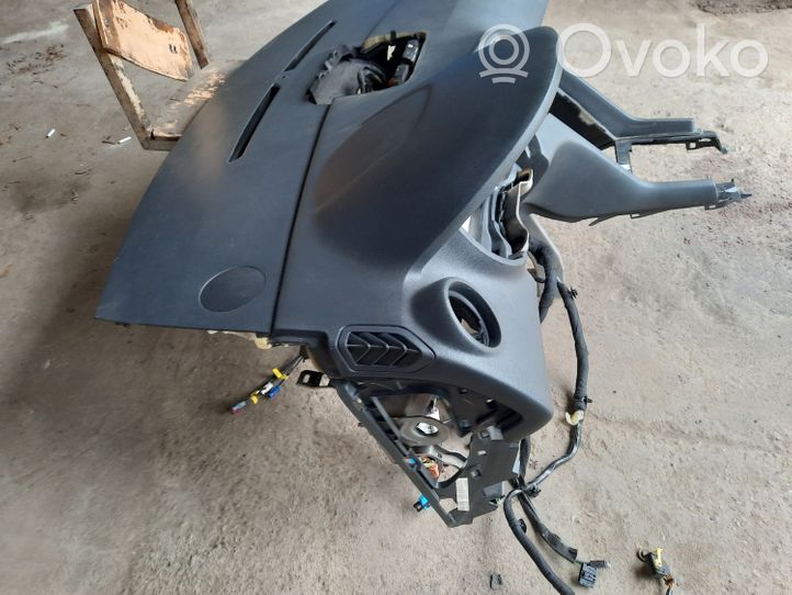 Peugeot 5008 Tableau de bord 9685506177