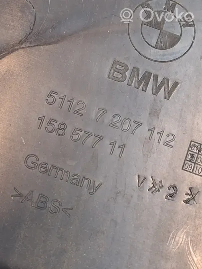 BMW 5 F10 F11 Takapuskurin kannake 51127207112