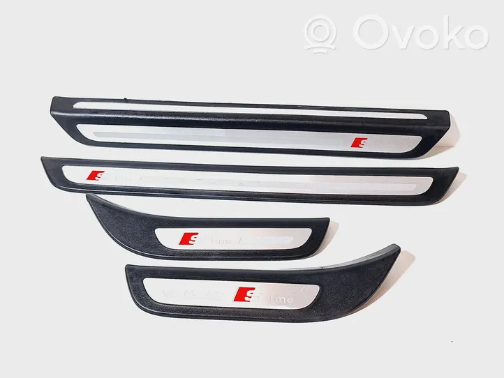 Audi Q5 SQ5 Garniture de protection de seuil intérieur 8R0853374F