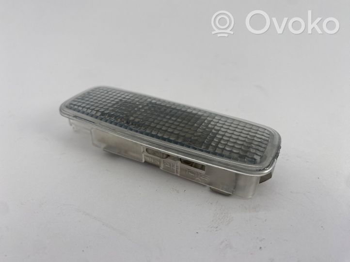 Audi A6 S6 C6 4F Lampa oświetlenia tylnej tablicy rejestracyjnej 4E0947105