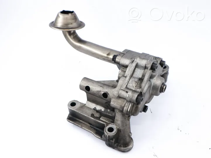 Volkswagen PASSAT B5.5 Oil pump 03G115105