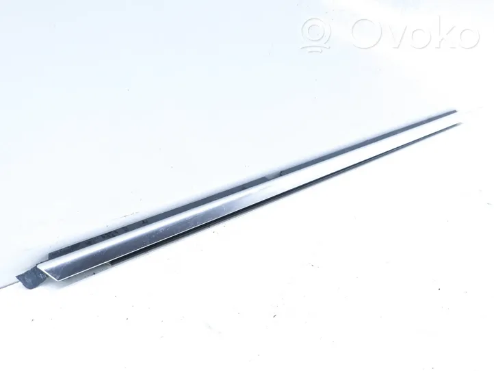 Volkswagen PASSAT CC Rivestimento modanatura del vetro della portiera posteriore 3C8839476