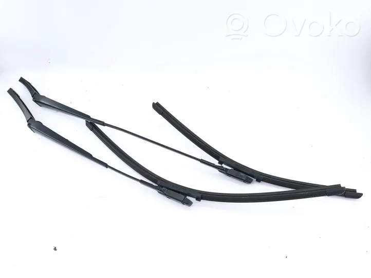 Volkswagen PASSAT CC Front wiper blade arm 3C8955409