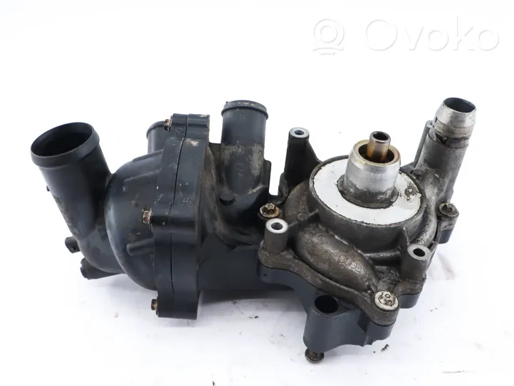 Audi A8 S8 D3 4E Pompe de circulation d'eau 079121014F