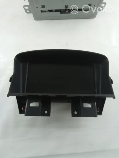 Chevrolet Cruze Panel / Radioodtwarzacz CD/DVD/GPS 95137306