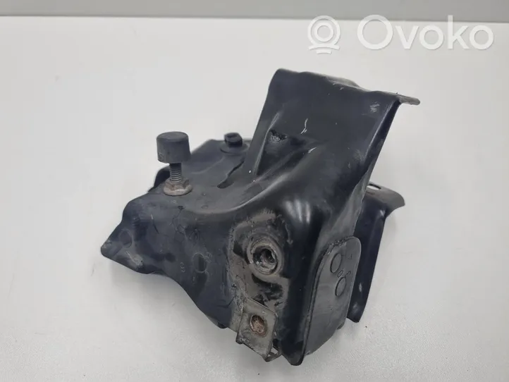 Mercedes-Benz E W211 Traverse, support de radiateur latéral A2116204031