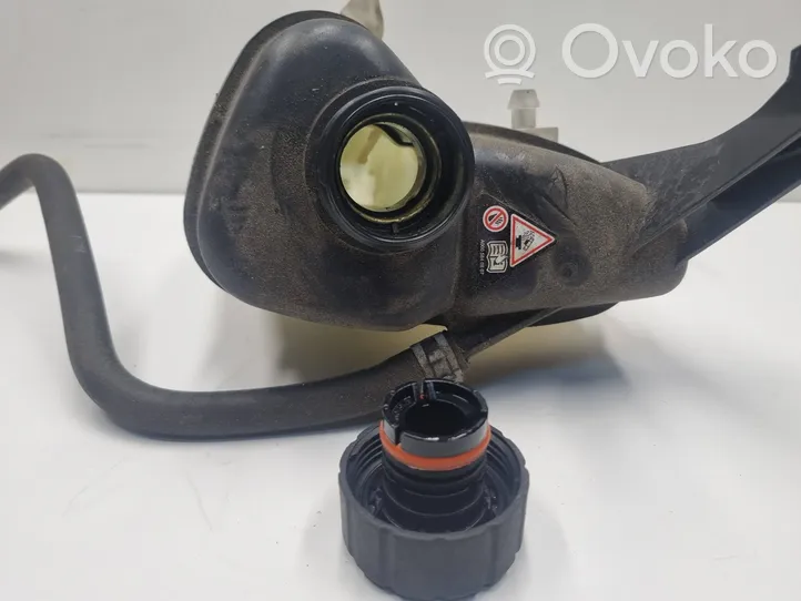 Mercedes-Benz A W169 Vase d'expansion / réservoir de liquide de refroidissement A1695000049