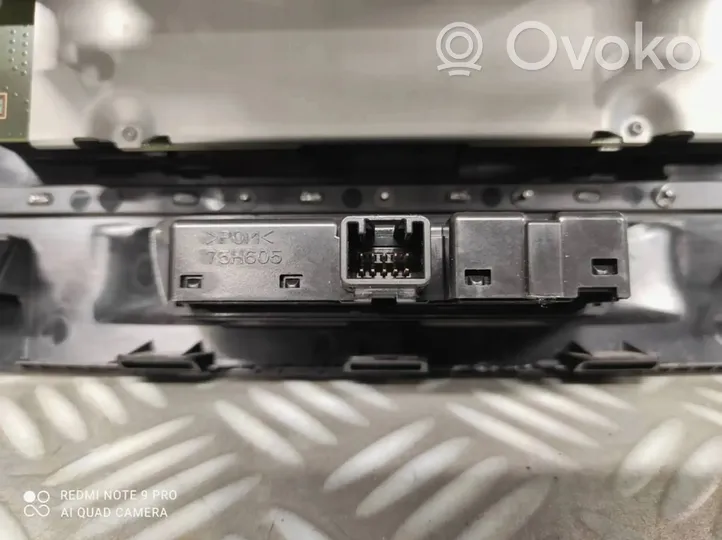 Suzuki Vitara (LY) Panel / Radioodtwarzacz CD/DVD/GPS 5221611