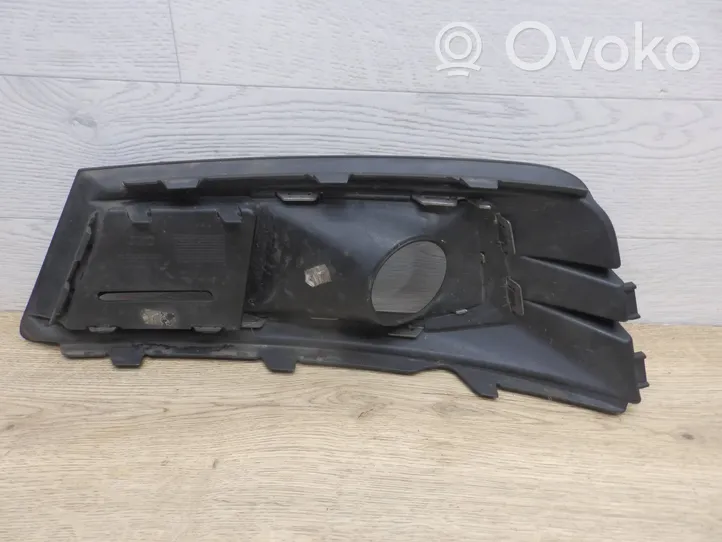 Audi A4 S4 B9 8W Priešrūkinio žibinto apdaila/ grotelės 8W0807681S