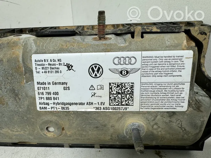 Volkswagen Touareg II Airbag genoux 7P1880841