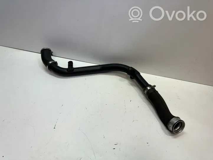 Volkswagen Touareg II Tube d'admission de tuyau de refroidisseur intermédiaire 7P0145792B