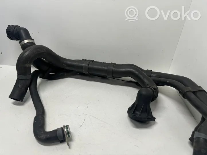 Volkswagen Touareg II Engine coolant pipe/hose 7P6122291F