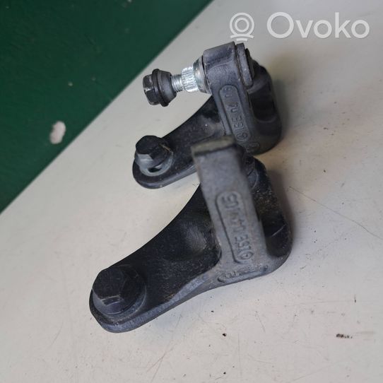 Mercedes-Benz C W203 Set di cerniere portiera anteriore 15E04105