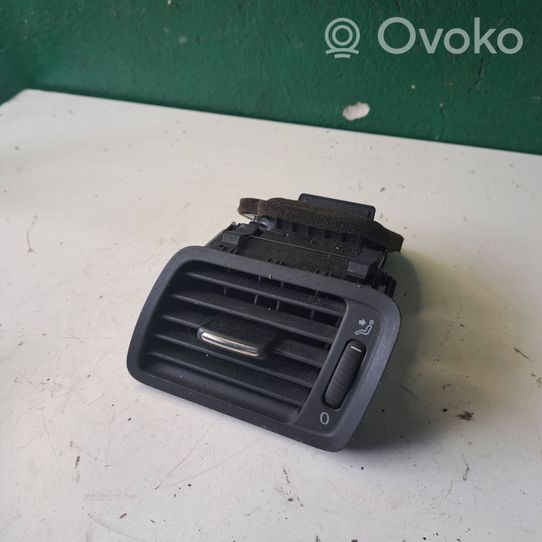 Volkswagen PASSAT B6 Copertura griglia di ventilazione laterale cruscotto 05703001