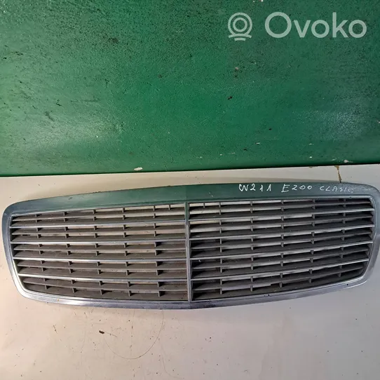 Mercedes-Benz E W211 Grille calandre supérieure de pare-chocs avant A2118800283