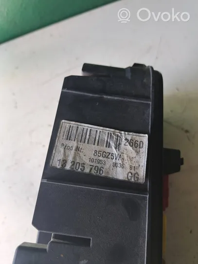 Opel Vectra C Module de fusibles 96J9078L