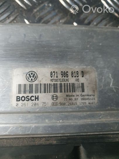 Volkswagen PASSAT B5 Variklio valdymo blokas 071906018D