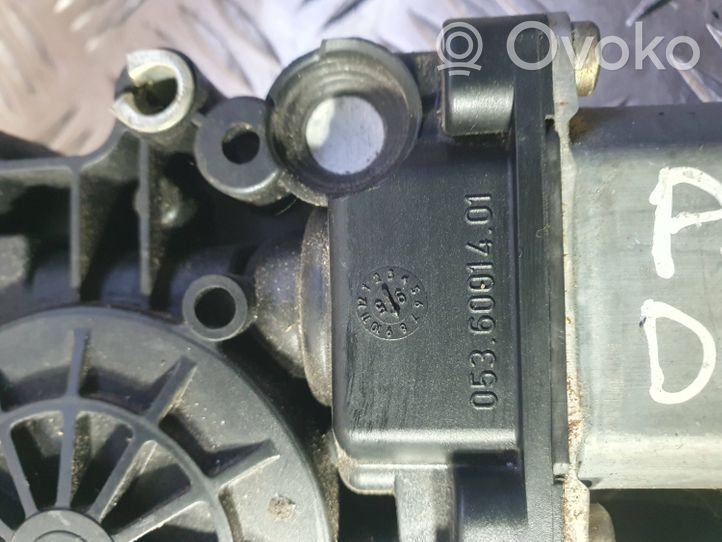 Audi A4 S4 B5 8D Moteur de lève-vitre de porte avant 0536001401