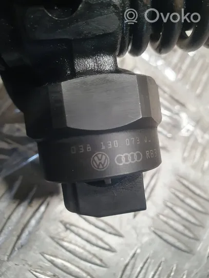 Volkswagen Golf IV Injektoren Einspritzdüsen Satz Set 038130073J