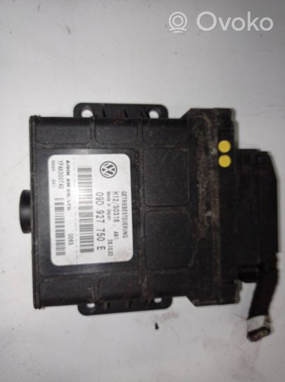 Volkswagen Touareg I Engine control unit/module 09D927750E