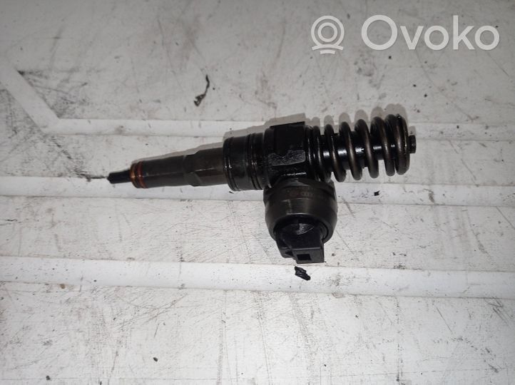 Volkswagen Touareg I Fuel injector 07z130073