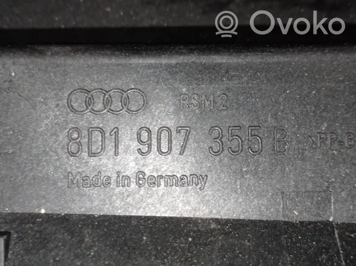 Audi A4 S4 B5 8D Skrzynka bezpieczników / Komplet 8D1907355B