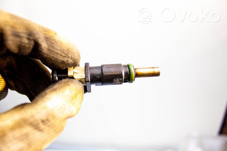 Mercedes-Benz R W251 Fuel injector A2720780249