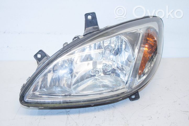 Mercedes-Benz Vito Viano W639 Lampa przednia 24670300