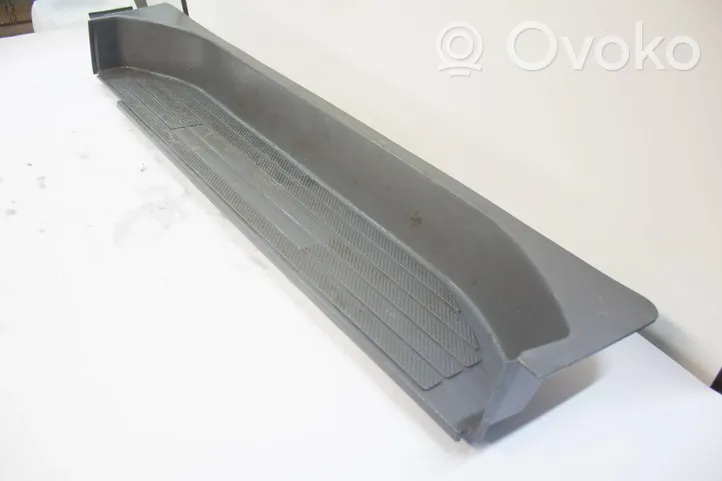 Mercedes-Benz Vito Viano W639 Takaoven kynnyksen suojalista P0099420