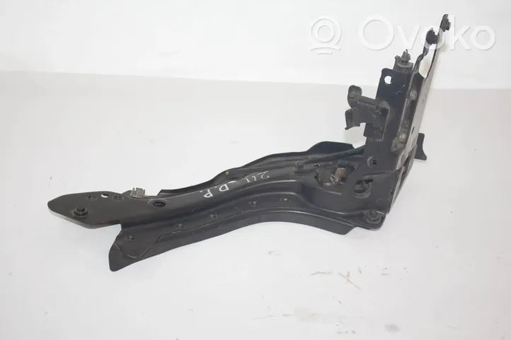 Mercedes-Benz E W211 Traverse, support de radiateur latéral A2038800060