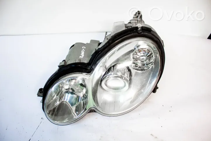 Mercedes-Benz CLC CL203 Lampa przednia SSB462