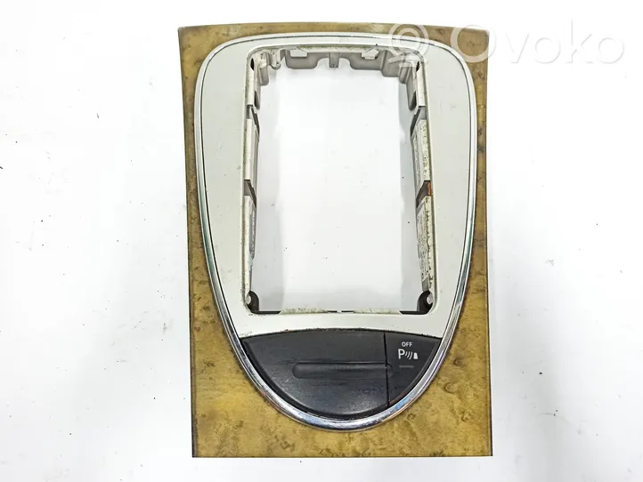 Mercedes-Benz E W211 Rivestimento in plastica cornice della leva del cambio A2116800836